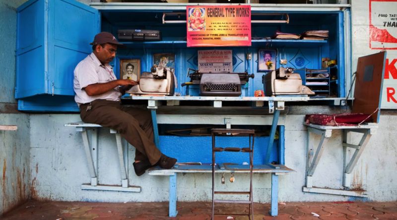 Máquinas de escrever na Índia ainda fazem sucesso