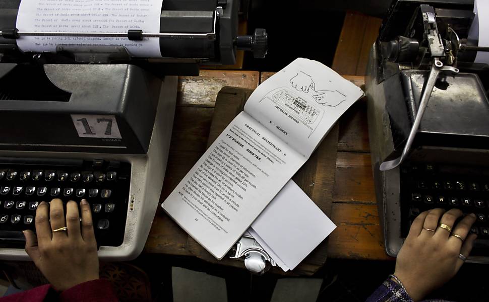 Máquinas de escrever na Índia ainda fazem sucesso