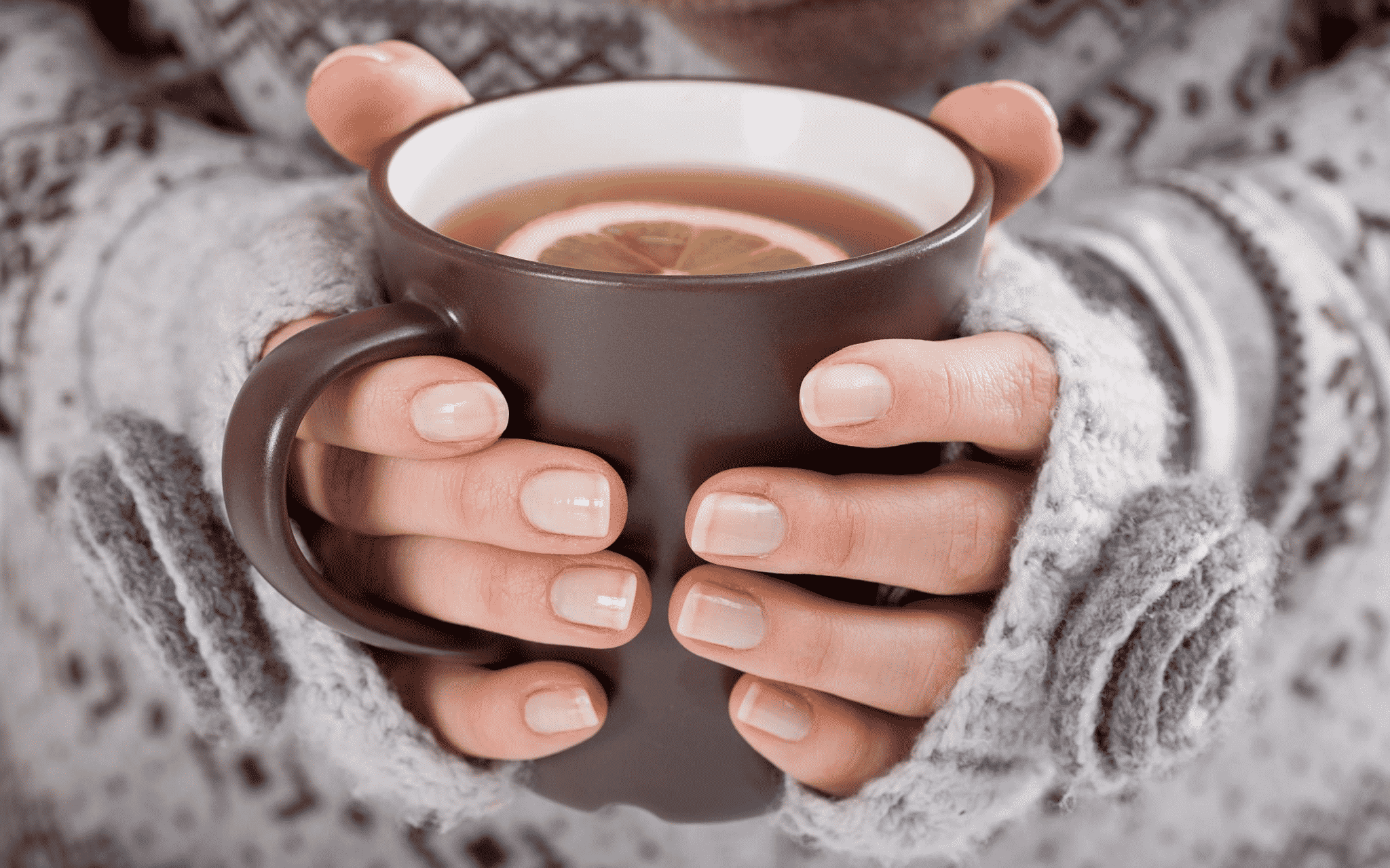 Chá para dormir profundamente: receitas caseiras eficazes