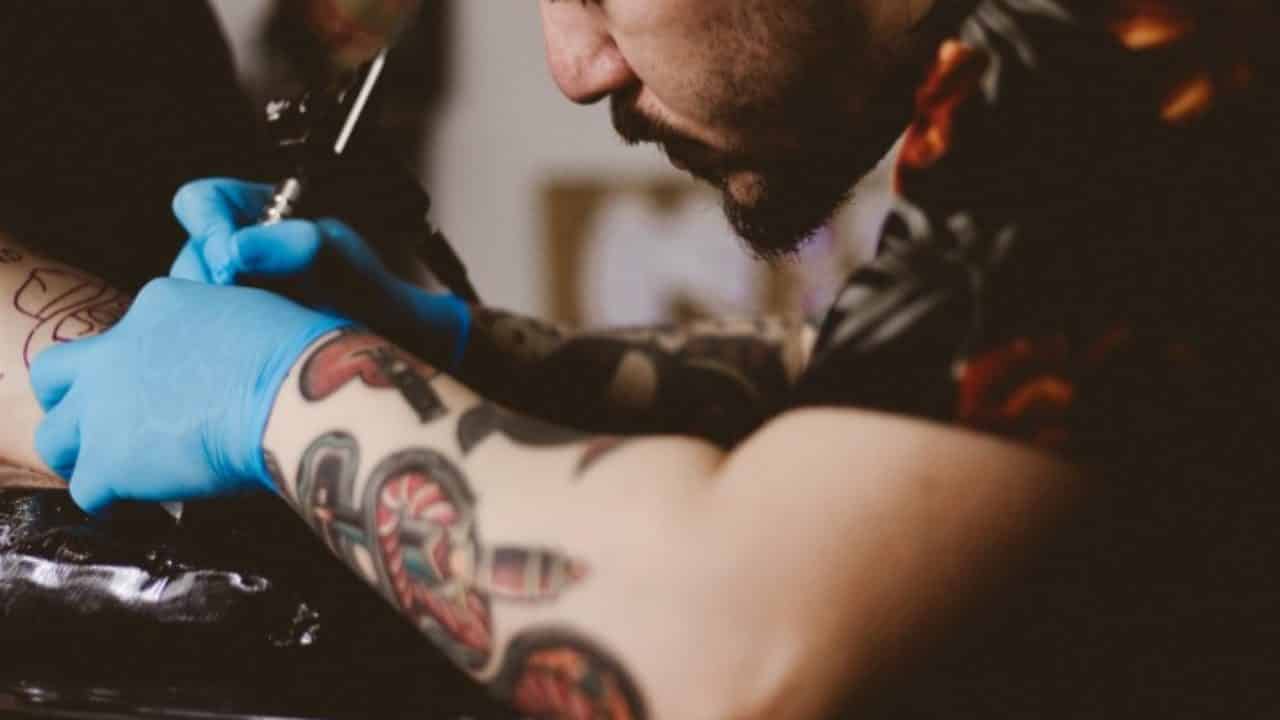Quanto custa fazer uma tatuagem? Principais fatores para considerar