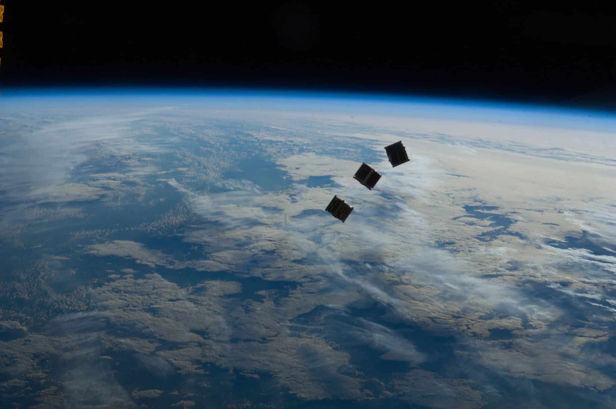 6 formas diferentes que minúsculos satélites CubeSat salvam o mundo