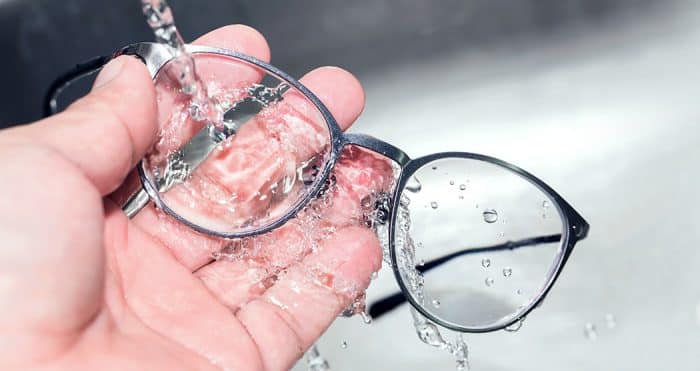 8 dicas de como limpar os óculos de grau corretamente