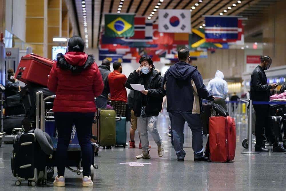 Covid causa caos aéreo global após o cancelamento de 3 mil voos