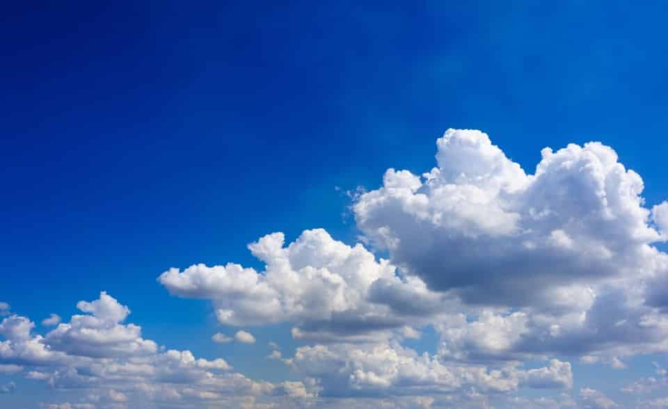 Por que o céu é azul? Como o físico John Tyndall explica a cor