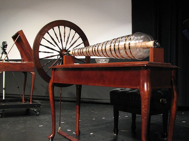 Harmônica de vidro: conheça a história do curioso instrumento musical
