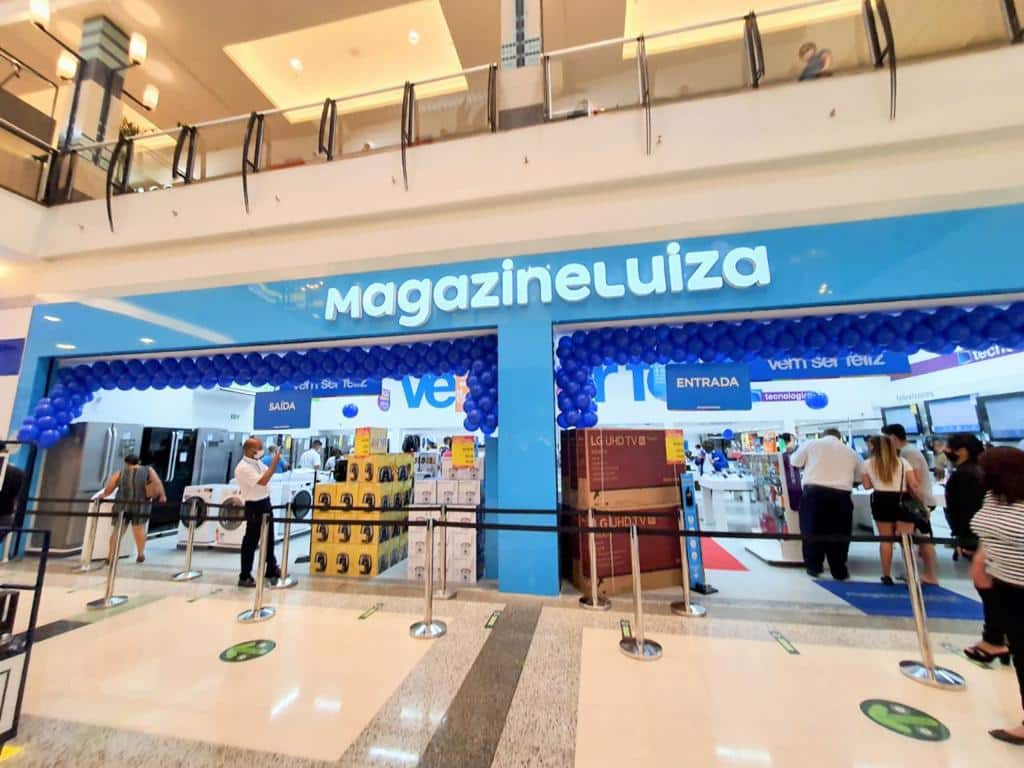 Magazine Luiza cai 10% em balanço