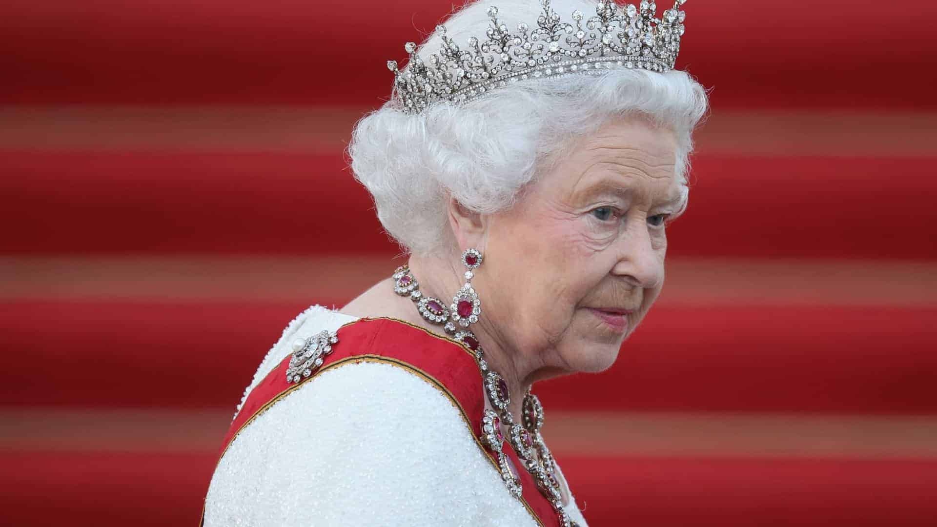 Rainha Elizabeth recusa cadeira de rodas