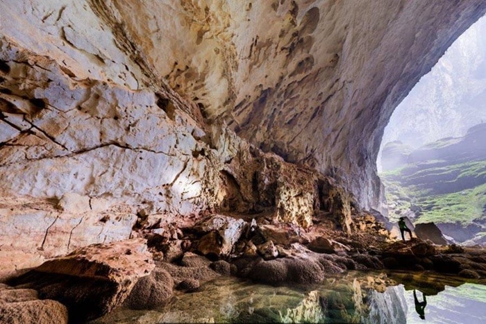 Conheça Son Doong, a maior caverna do mundo, onde caberiam edifícios