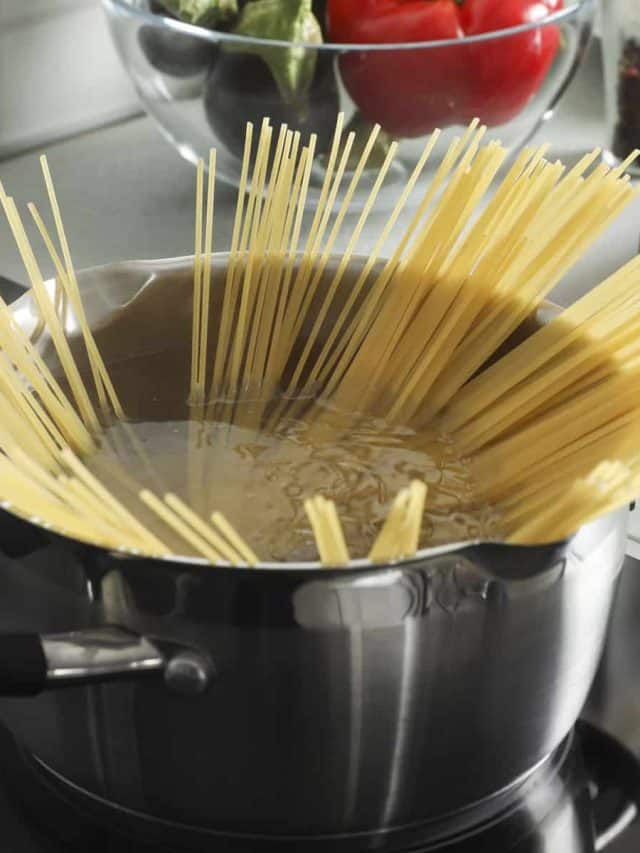 Você sempre cozinhou macarrão da forma errada. Veja porquê